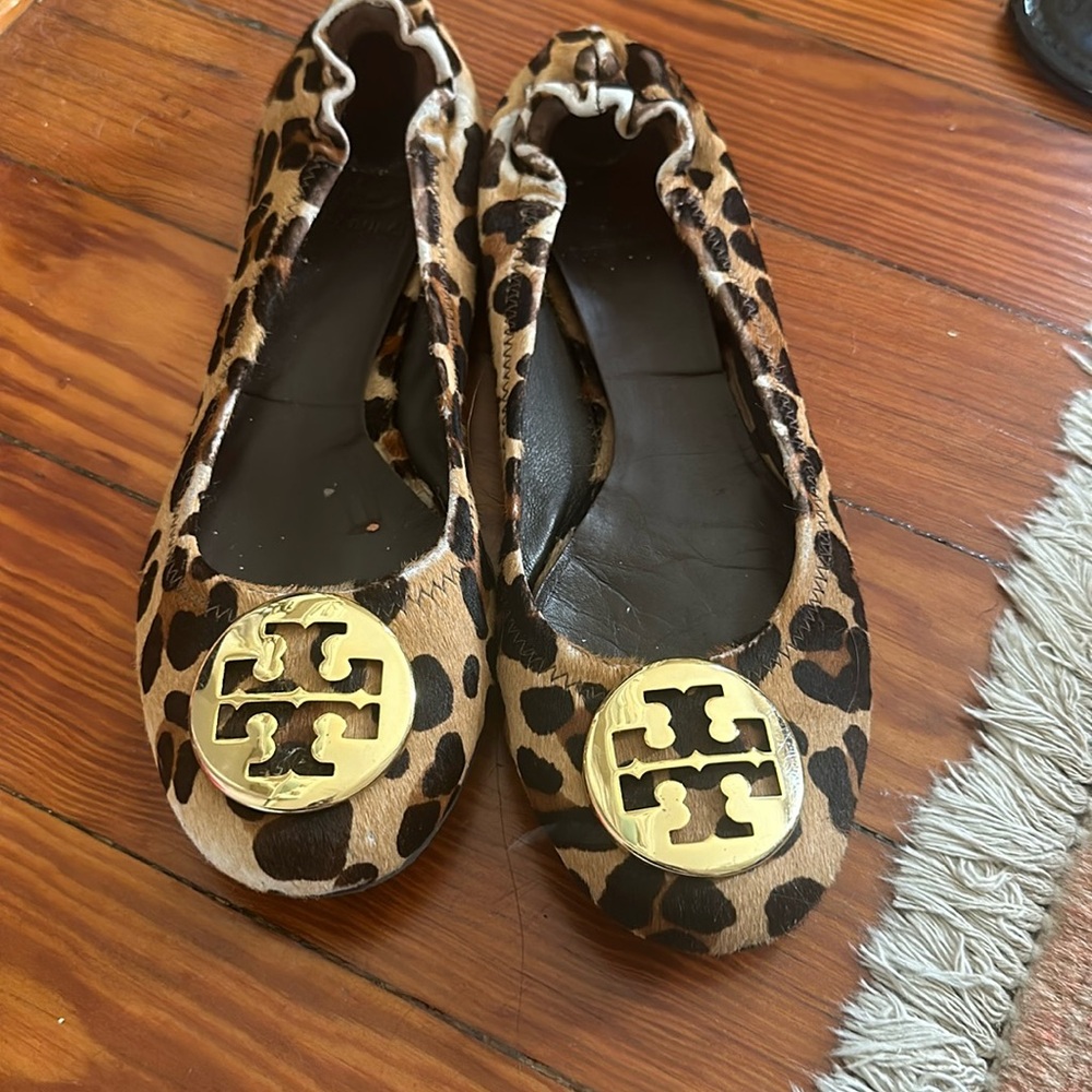 Torch Burch cheetah logo flats